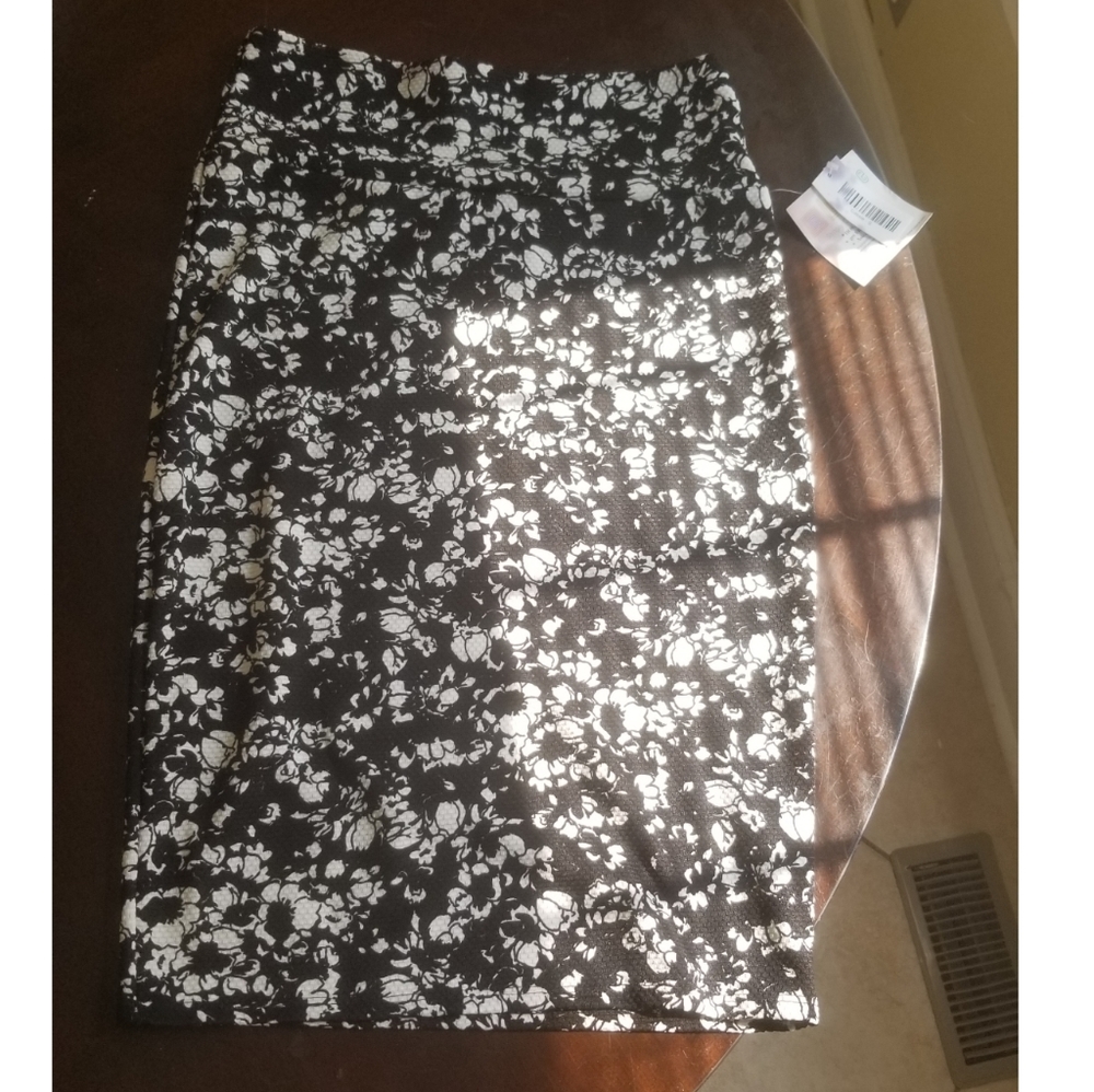 LuLaRoe skirt 2 for $25